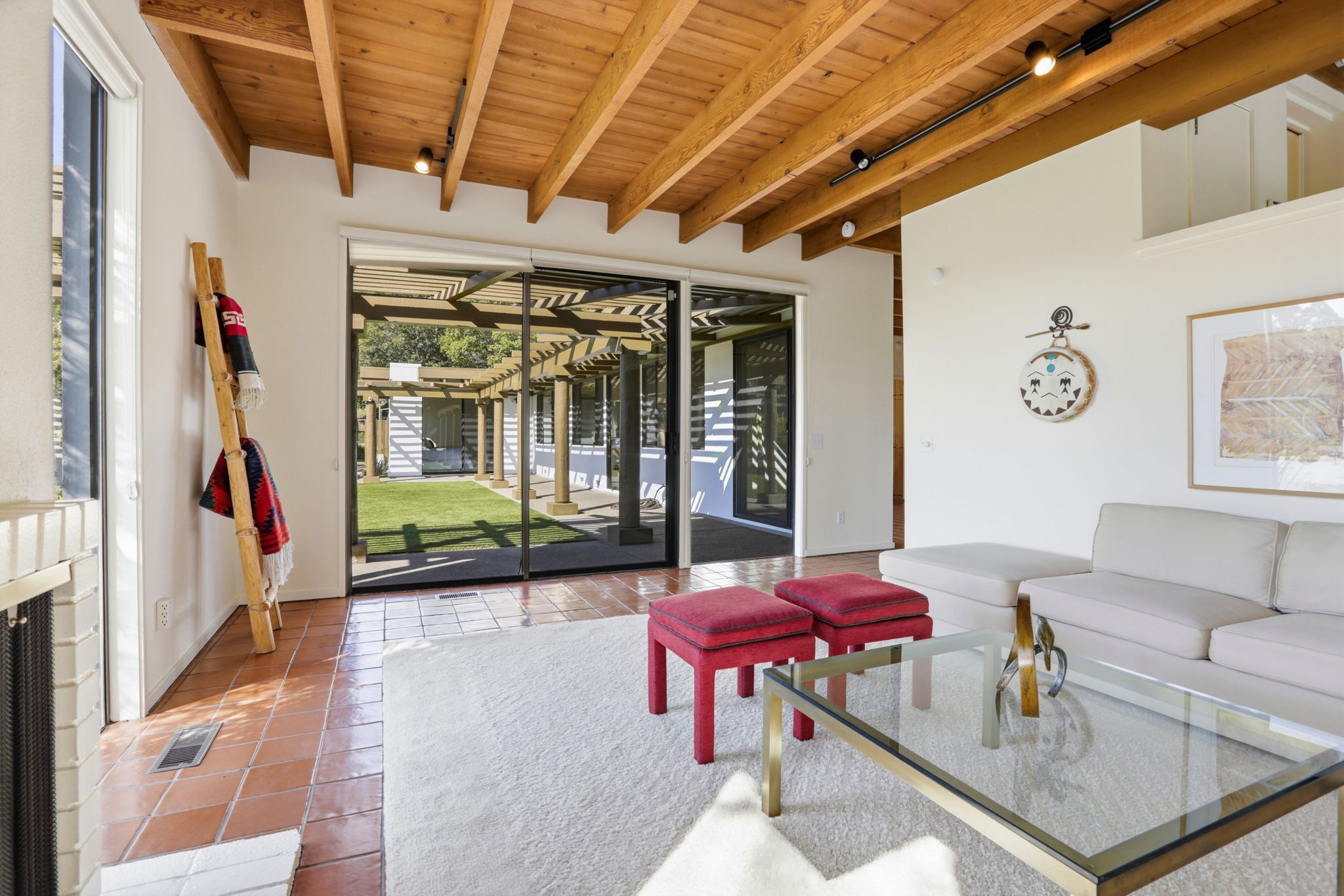 13-012_f8_2 Paseo Mirasol living room